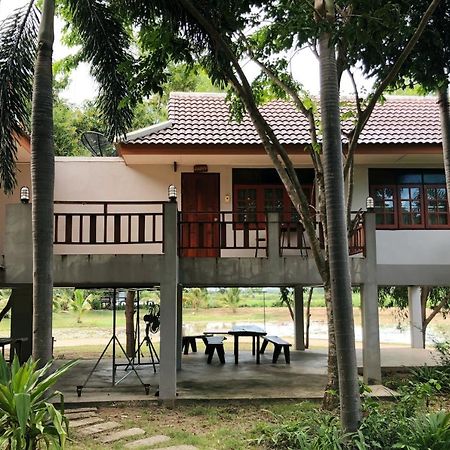 Resort Railumpoo Nakhon Sawan Eksteriør billede