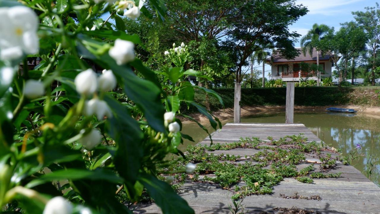 Resort Railumpoo Nakhon Sawan Eksteriør billede