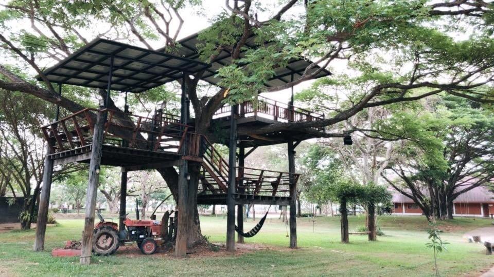 Resort Railumpoo Nakhon Sawan Eksteriør billede