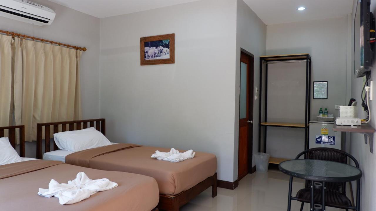 Resort Railumpoo Nakhon Sawan Eksteriør billede
