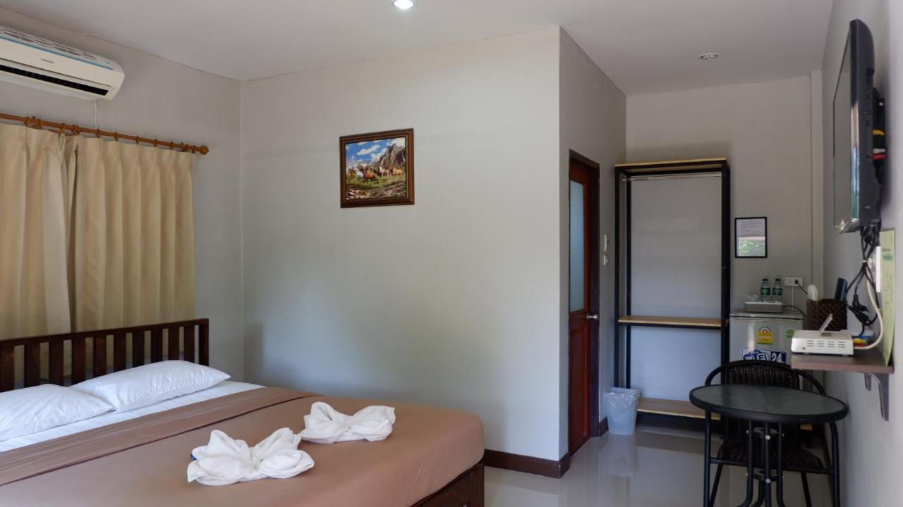 Resort Railumpoo Nakhon Sawan Eksteriør billede