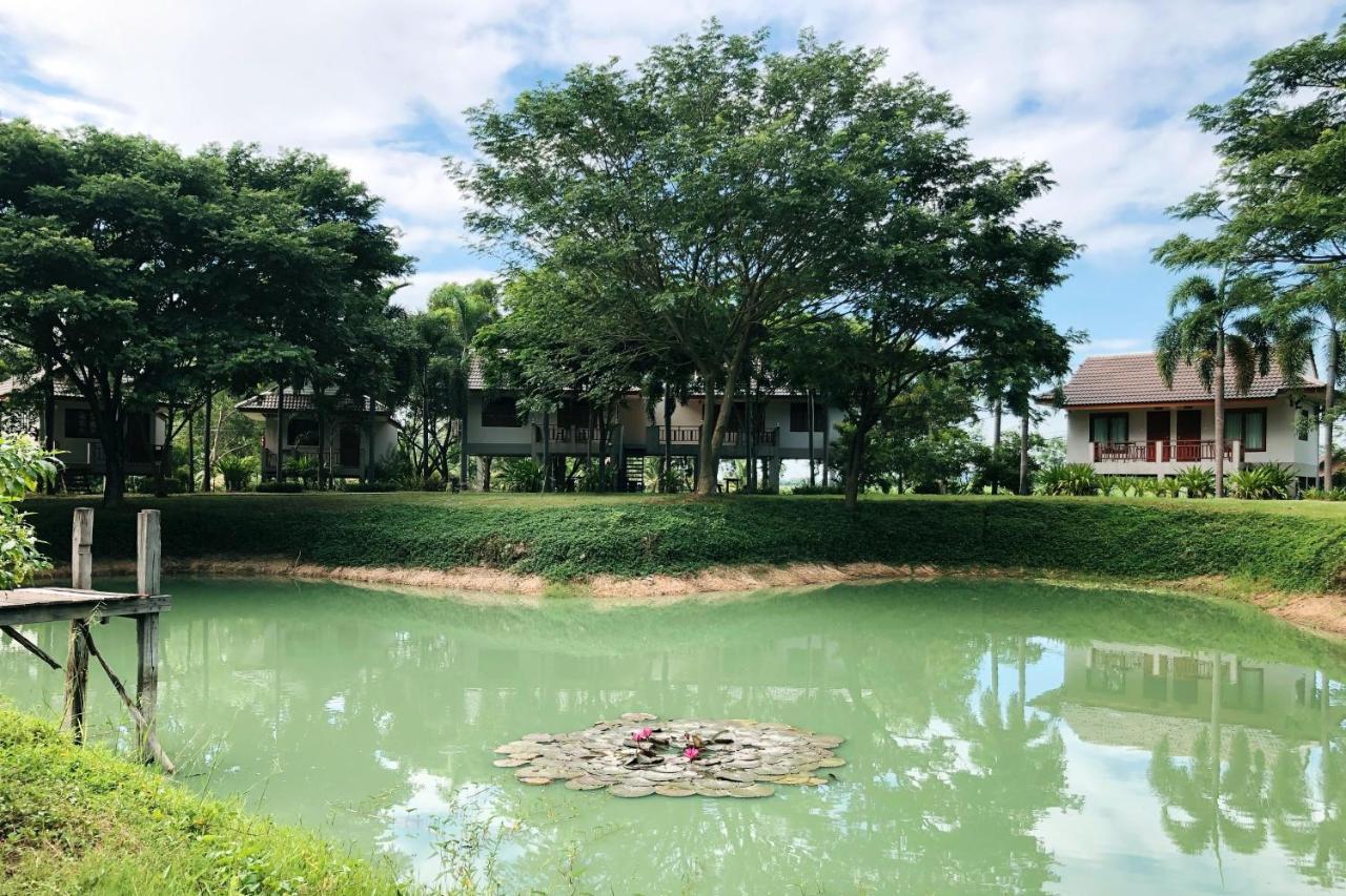 Resort Railumpoo Nakhon Sawan Eksteriør billede
