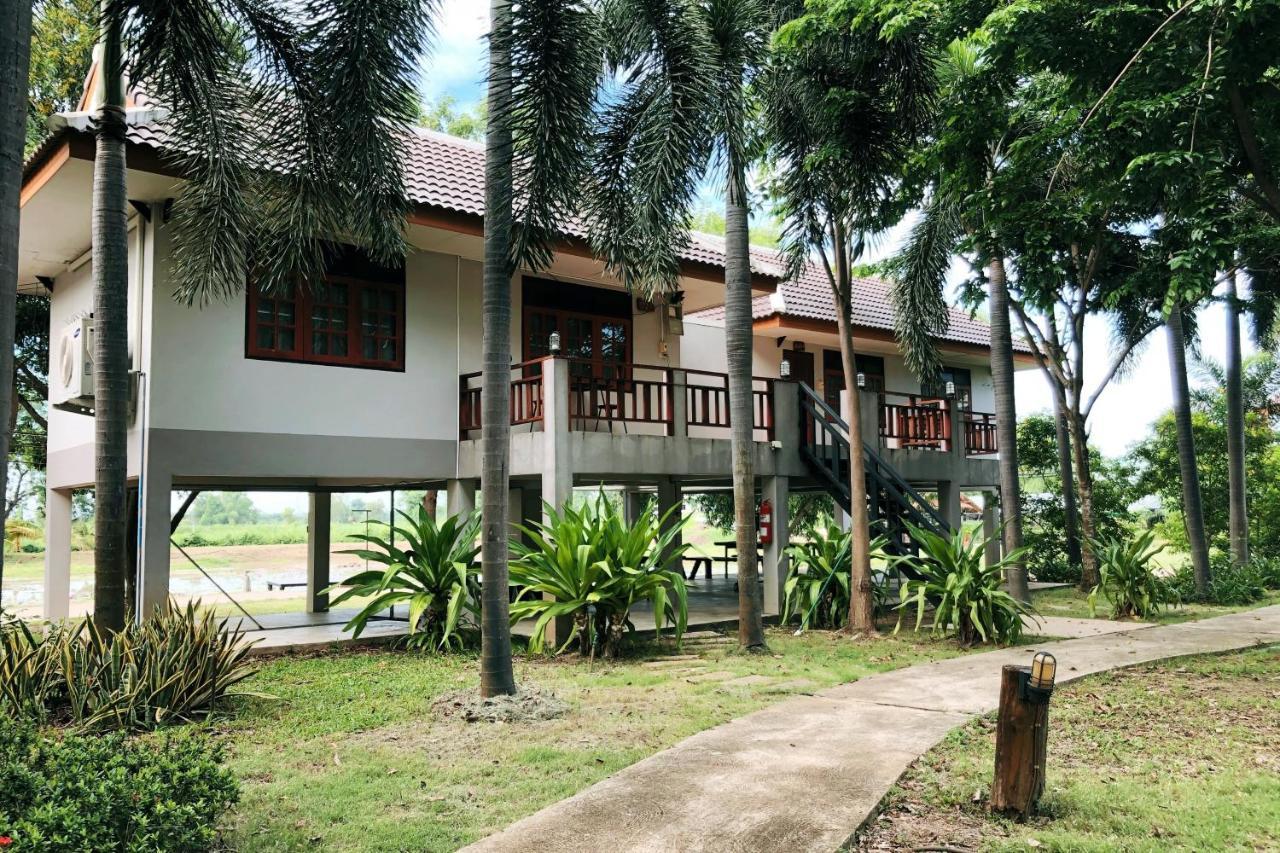 Resort Railumpoo Nakhon Sawan Eksteriør billede