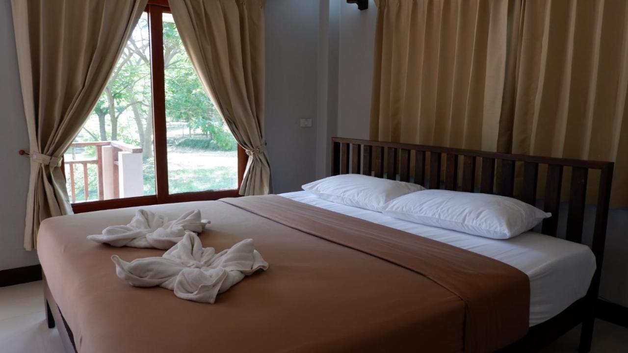 Resort Railumpoo Nakhon Sawan Eksteriør billede