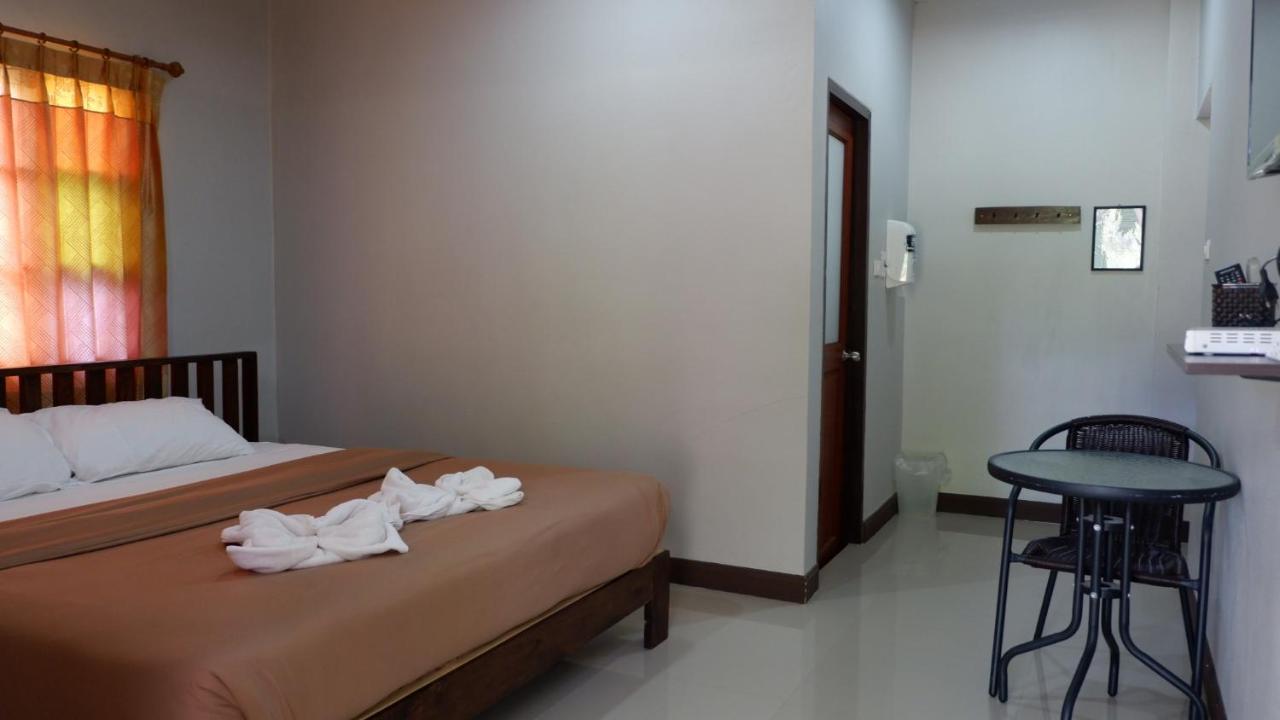 Resort Railumpoo Nakhon Sawan Eksteriør billede