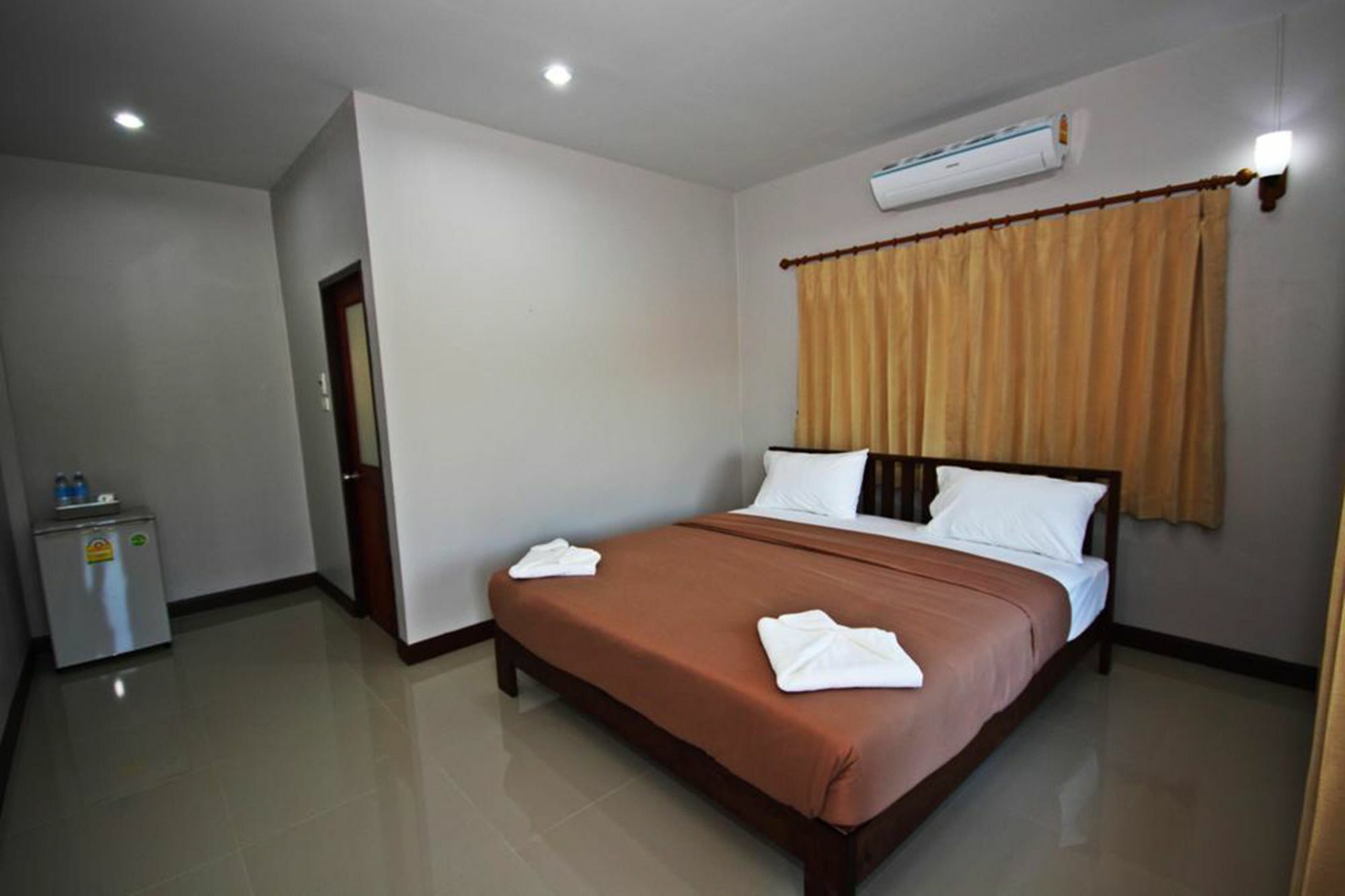 Resort Railumpoo Nakhon Sawan Eksteriør billede