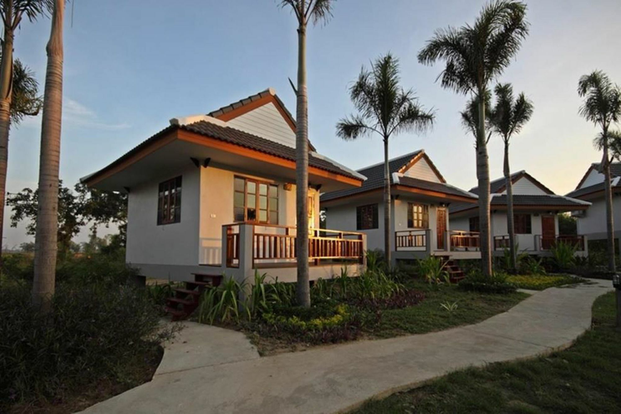 Resort Railumpoo Nakhon Sawan Eksteriør billede