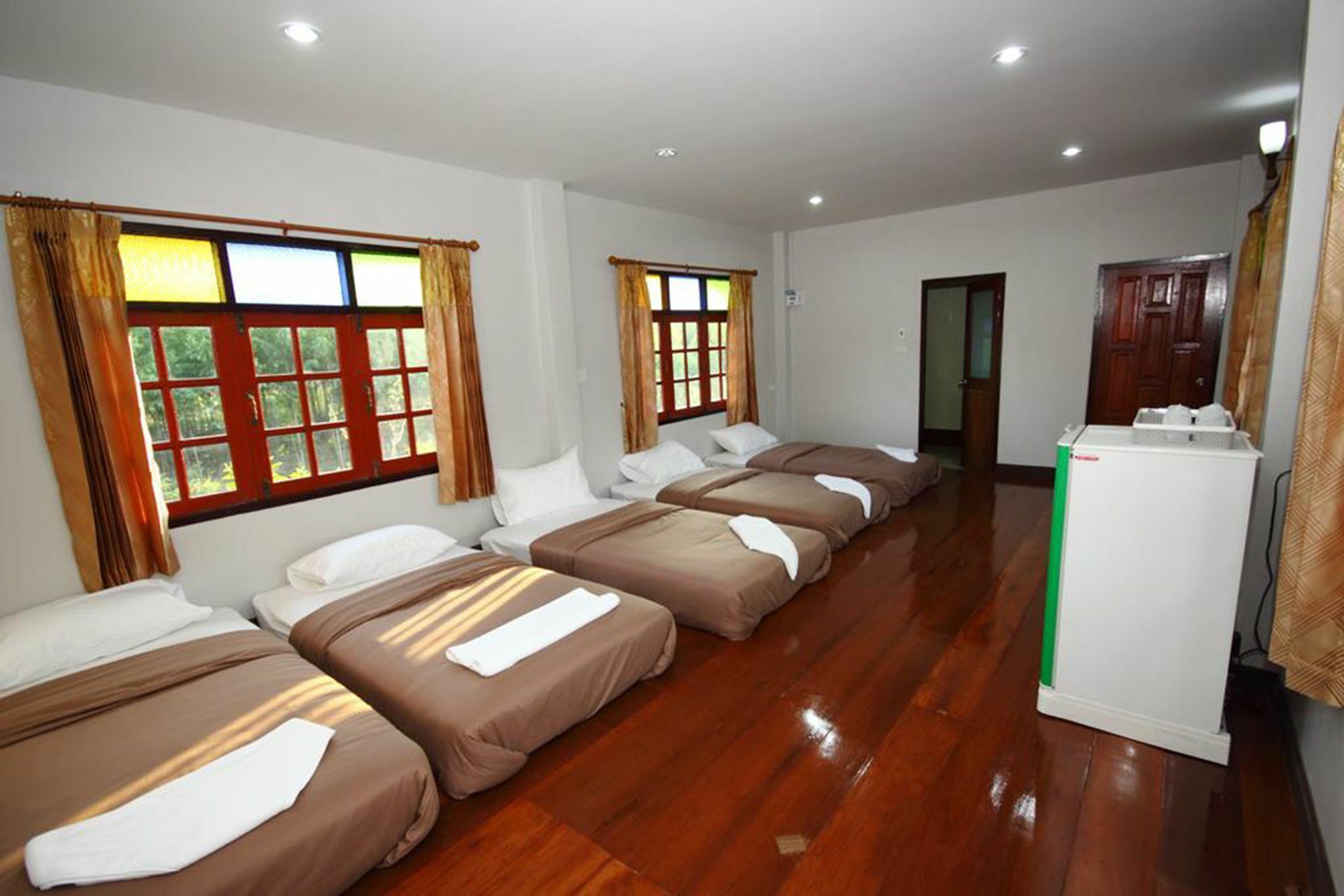 Resort Railumpoo Nakhon Sawan Eksteriør billede