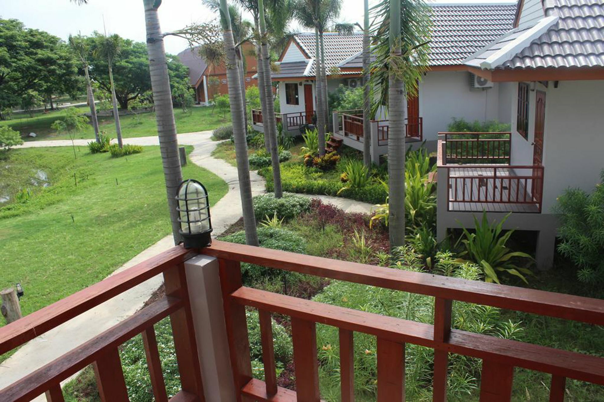 Resort Railumpoo Nakhon Sawan Eksteriør billede